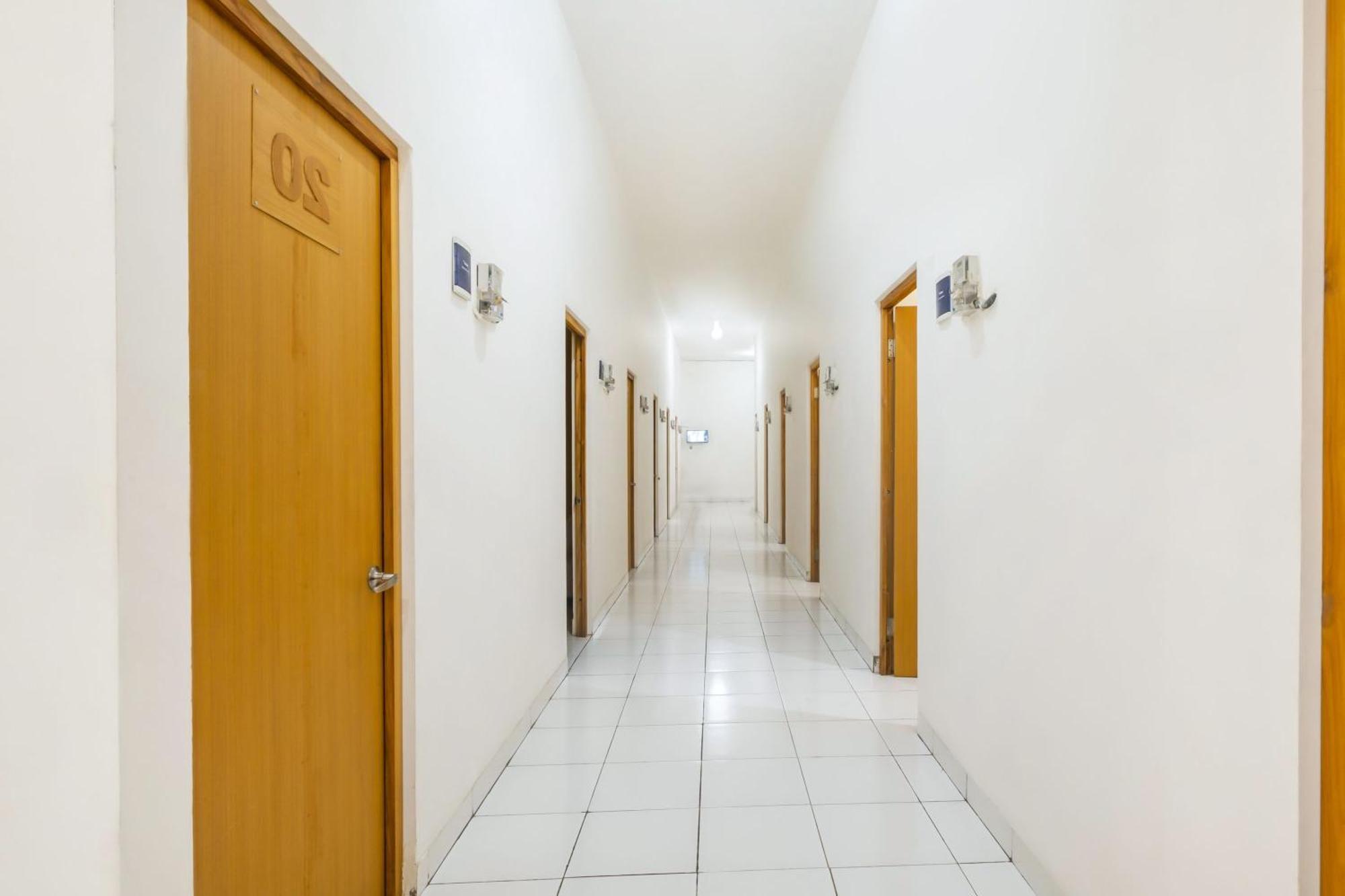 Hotel O Syariah Tasikmalaya Near Universitas Siliwangi Formerly Siliwangi Guest House Экстерьер фото