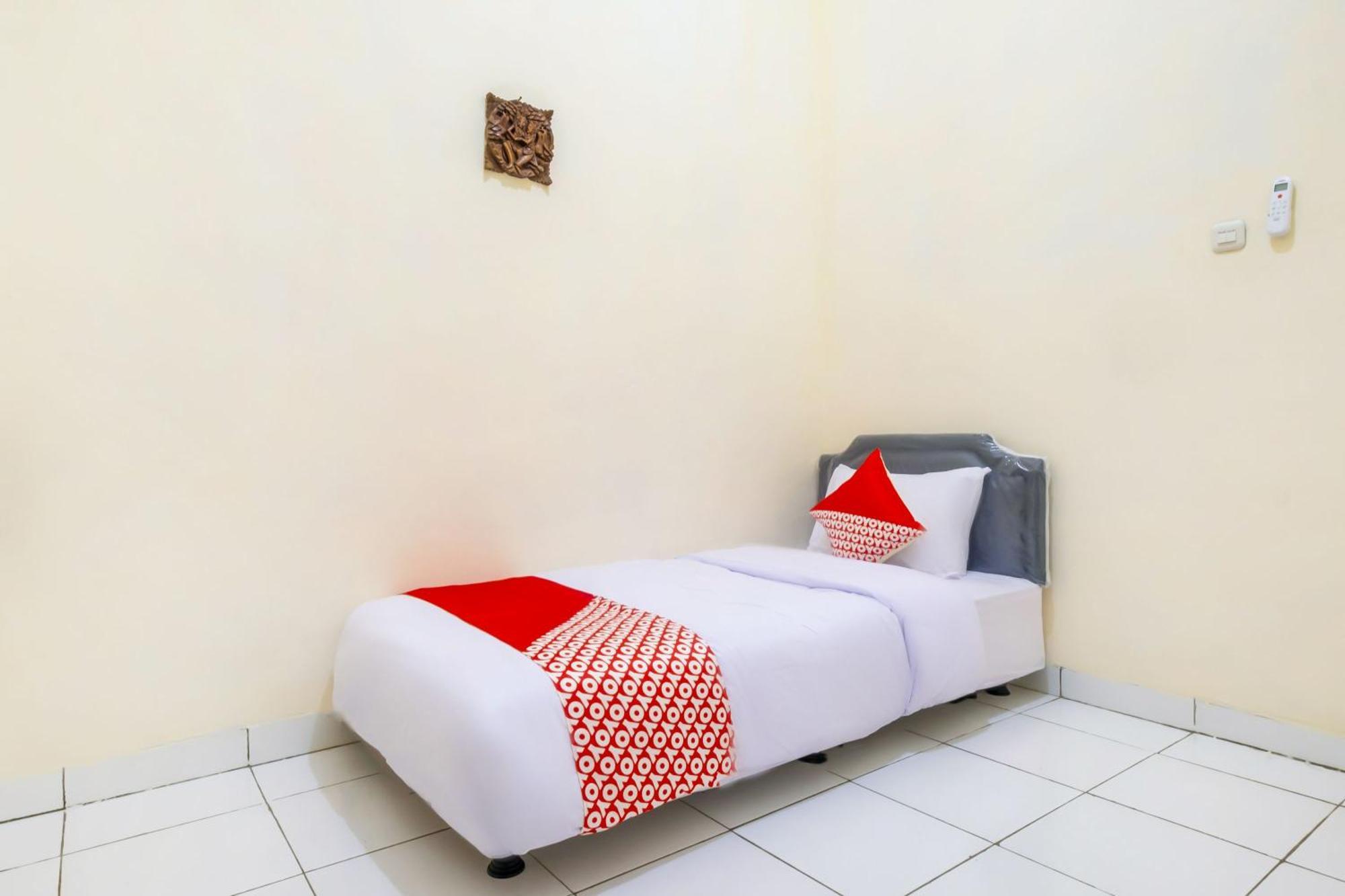 Hotel O Syariah Tasikmalaya Near Universitas Siliwangi Formerly Siliwangi Guest House Экстерьер фото